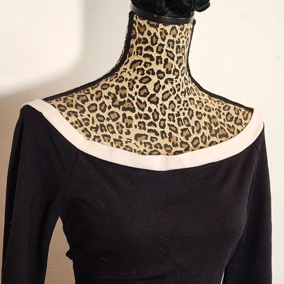 Stretchy black dress with white detail - Picture 3 of 3